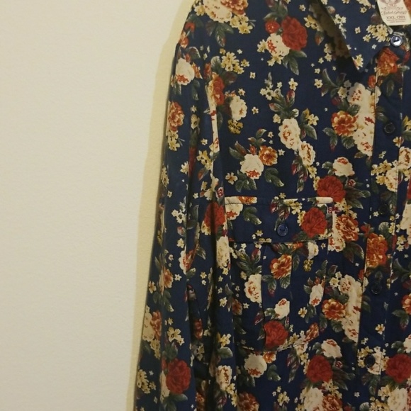 Button down - Picture 3 of 3